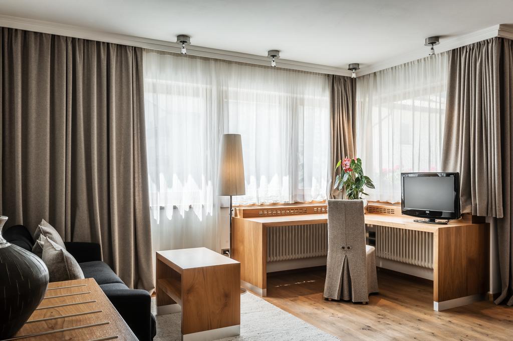 Hotel La Majun Ла Виля Екстериор снимка